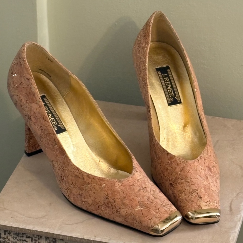 ♥️ Women’s J.Renee REAL CORK Tan Heels Gold Flecks Metal Toe Sz 12 (Narrow Fit)